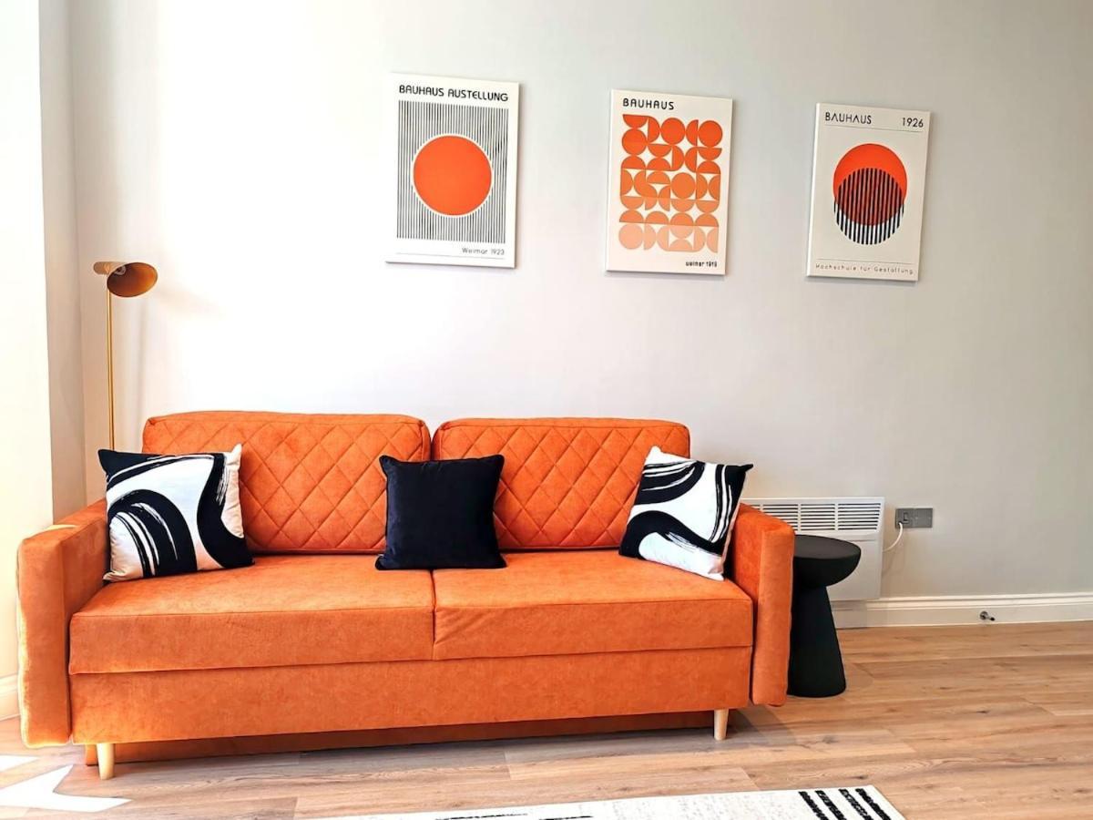 Stunning Modern Apartment Sleeps 4 - 6 Min Walk From Golden Beaches-Free Parking Μπόρνμουθ Εξωτερικό φωτογραφία