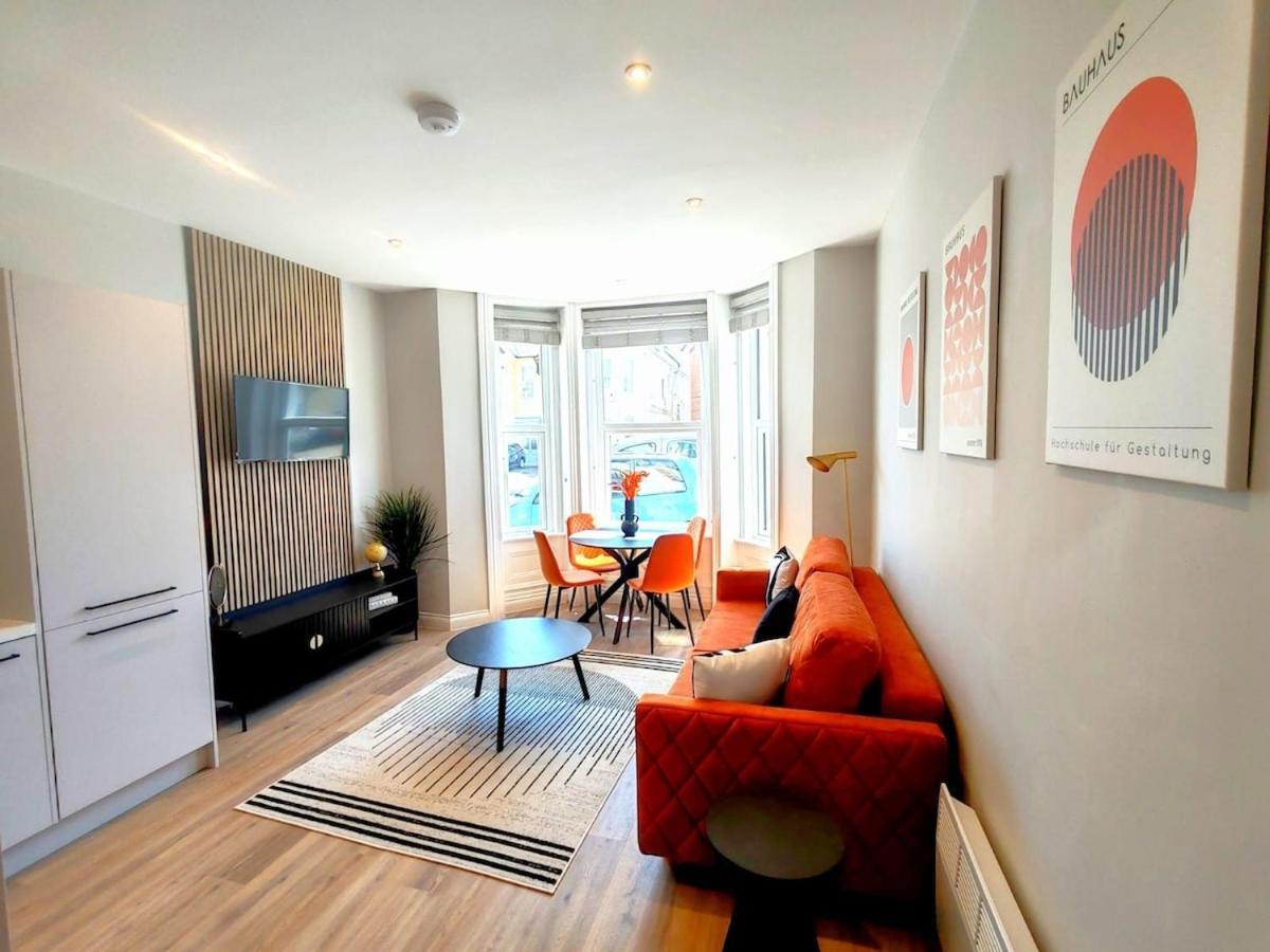 Stunning Modern Apartment Sleeps 4 - 6 Min Walk From Golden Beaches-Free Parking Μπόρνμουθ Εξωτερικό φωτογραφία