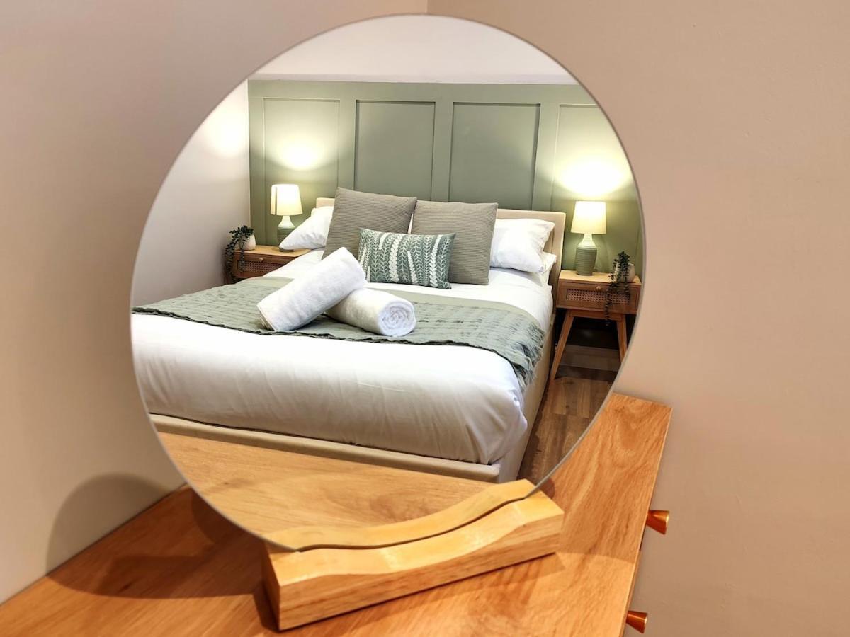 Stunning Modern Apartment Sleeps 4 - 6 Min Walk From Golden Beaches-Free Parking Μπόρνμουθ Εξωτερικό φωτογραφία