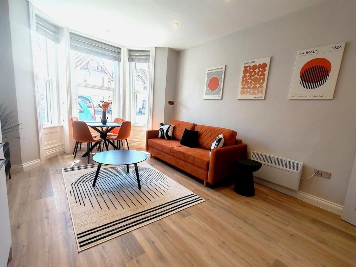 Stunning Modern Apartment Sleeps 4 - 6 Min Walk From Golden Beaches-Free Parking Μπόρνμουθ Εξωτερικό φωτογραφία