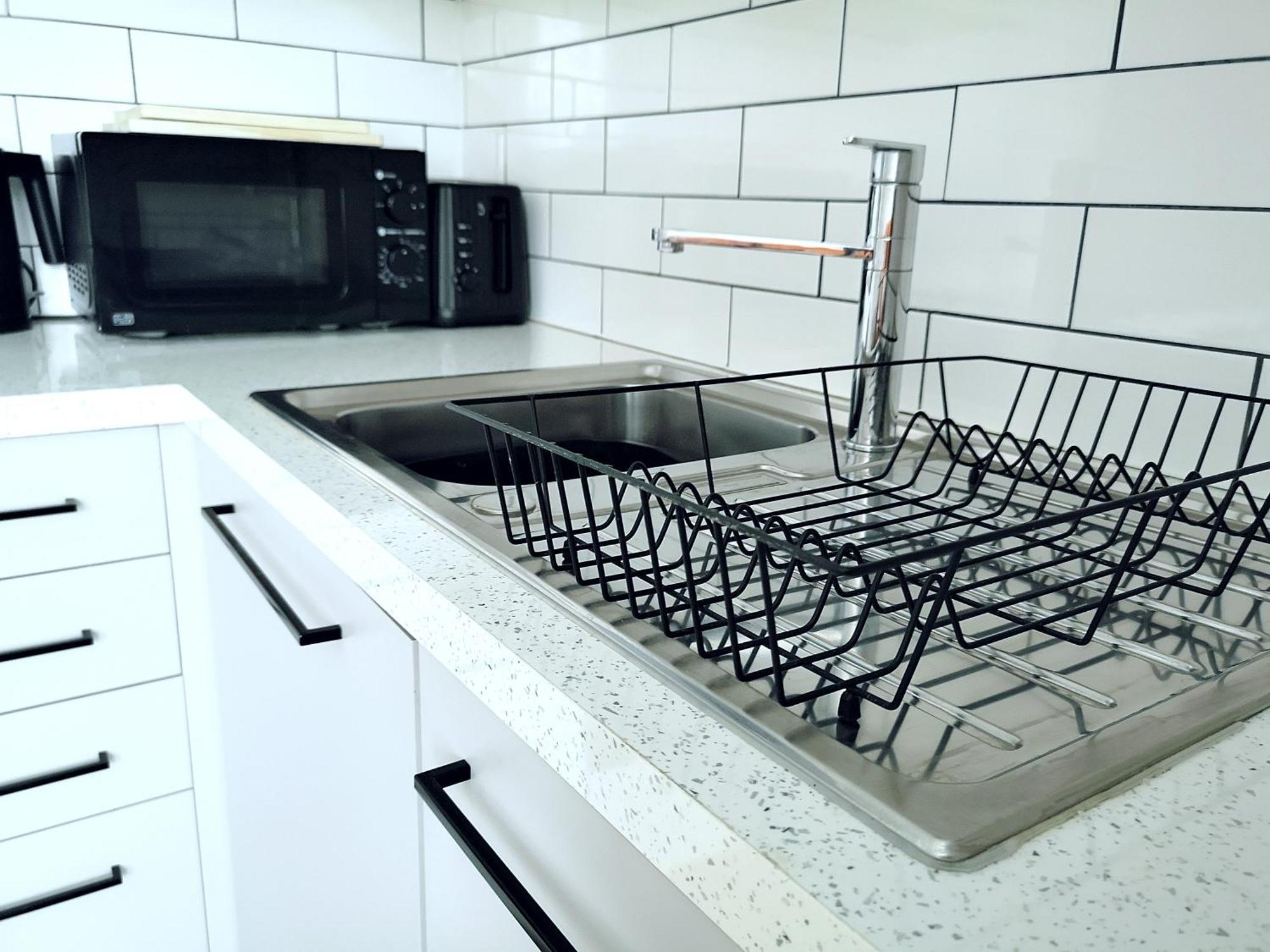 Stunning Modern Apartment Sleeps 4 - 6 Min Walk From Golden Beaches-Free Parking Μπόρνμουθ Εξωτερικό φωτογραφία