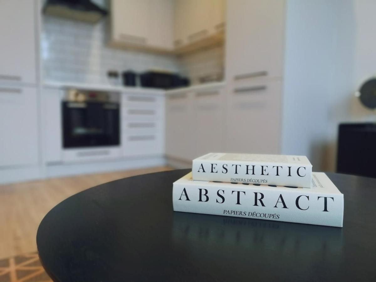 Stunning Modern Apartment Sleeps 4 - 6 Min Walk From Golden Beaches-Free Parking Μπόρνμουθ Εξωτερικό φωτογραφία