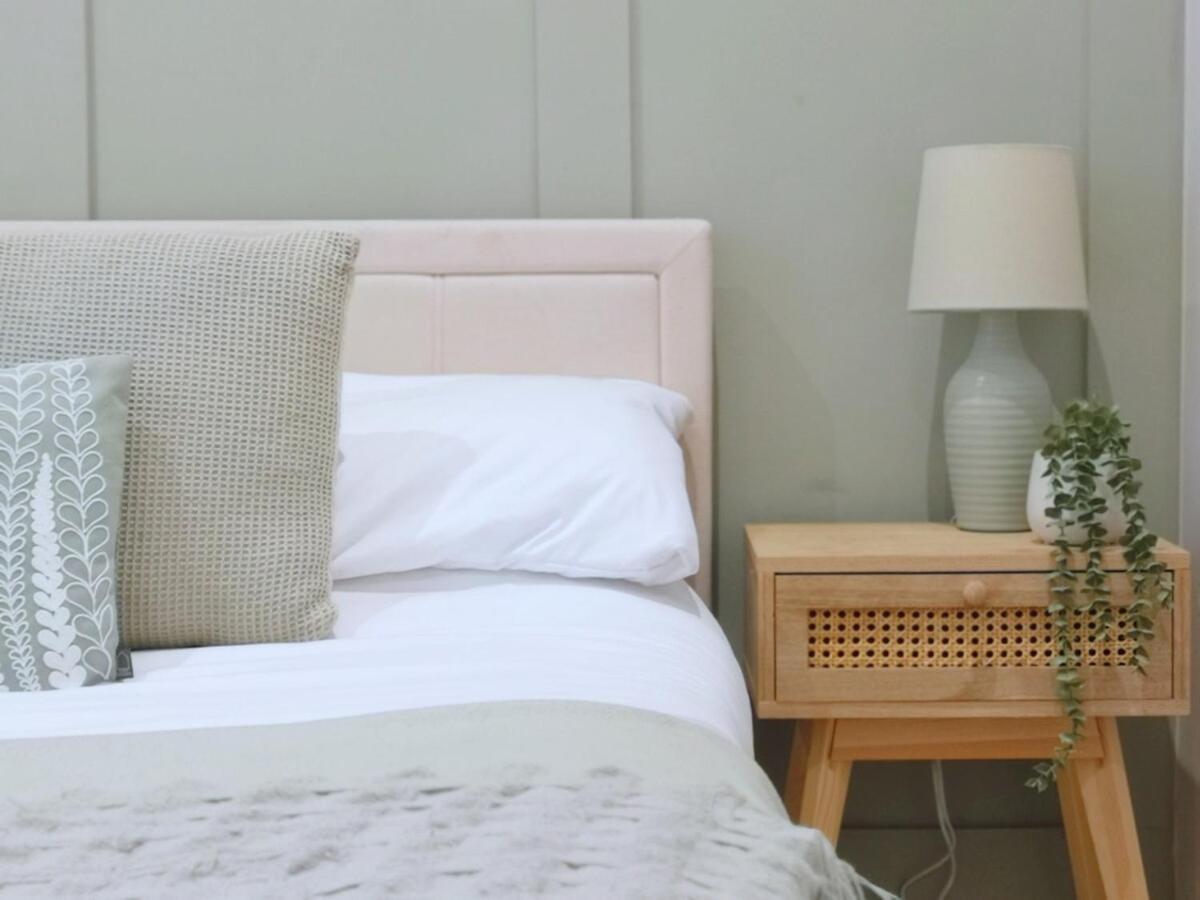Stunning Modern Apartment Sleeps 4 - 6 Min Walk From Golden Beaches-Free Parking Μπόρνμουθ Εξωτερικό φωτογραφία