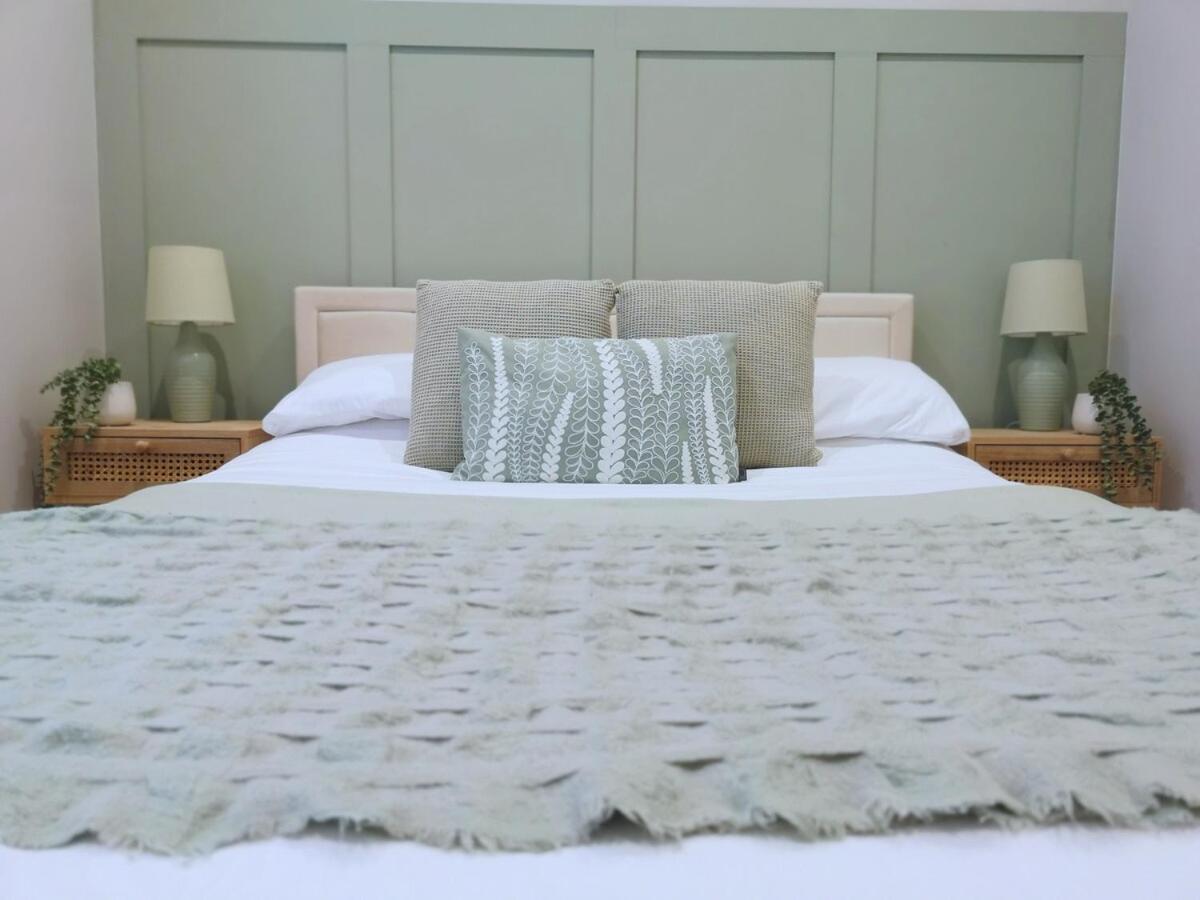 Stunning Modern Apartment Sleeps 4 - 6 Min Walk From Golden Beaches-Free Parking Μπόρνμουθ Εξωτερικό φωτογραφία